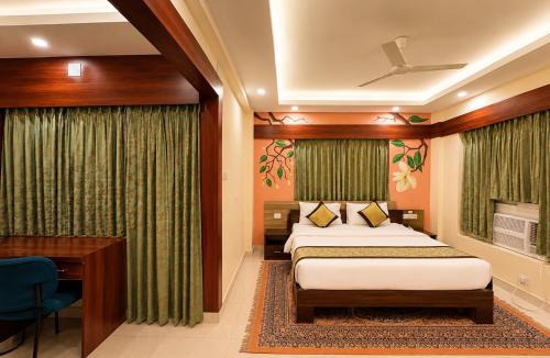 Puri Resort | Wildberrys Inn - Luxurious Stay - Free Breakfast - Swimming Pool - Room with living Room