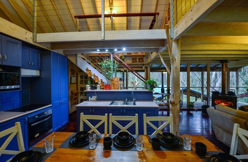 Harolds Cross House | Wildernest Eco Luxury Tree house by the creek w/sauna,outdoor shower and more!