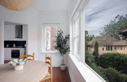 Edgecliff Apartment | Winchester Stylish Art Deco Apartment in Edgecliff