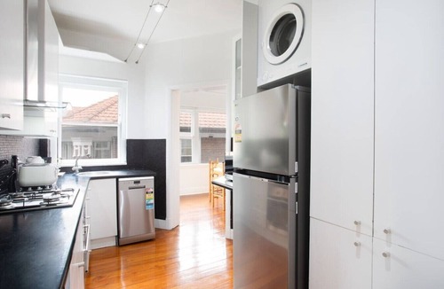 Edgecliff Apartment | Winchester Stylish Art Deco Apartment in Edgecliff