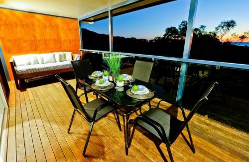 Agnes Water Ski Chalet | Wine Down