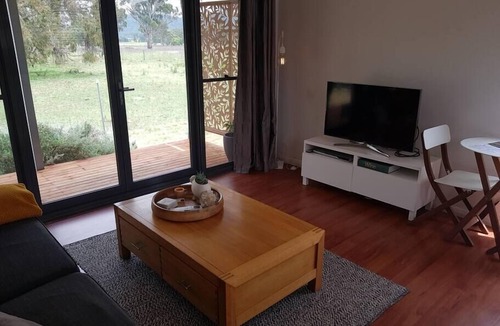 Buckaroo Cottage | Winery Cottage on Scenic Acreage