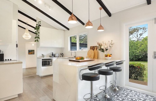 Bundanoon House | Wombleton – country escape with comfort, charm and village convenience