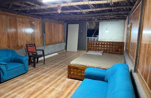 Tiruvettipuram House | Wooden Cottage
