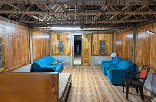 Tiruvettipuram House | Wooden Cottage