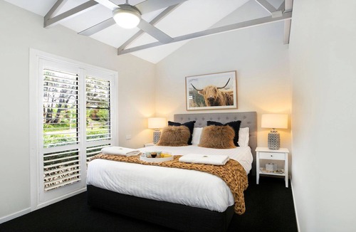 Canyonleigh House | Woodridge – comfortable and Spacious 4-bedroom cottage with stunning rural views