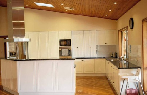 Wyee House | Wyee Farm Stay - Family Escape - Sleeps 12 in Wyee