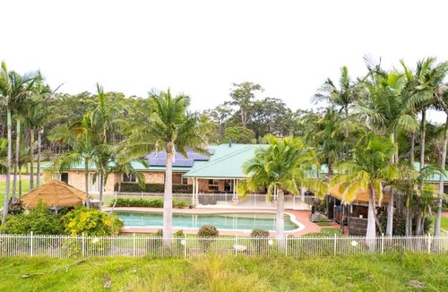 Wyee House | Wyee Farm Stay - Family Escape - Sleeps 12 in Wyee