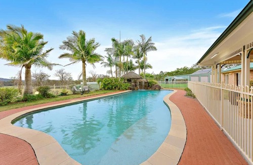 Wyee House | Wyee Farm Stay - Family Escape - Sleeps 12 in Wyee