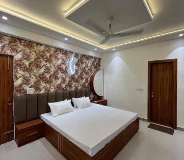 Sanjay Place Apartment | Zivora By Vaayu Sanctum 3BHK 10 min from The Taj Mahal