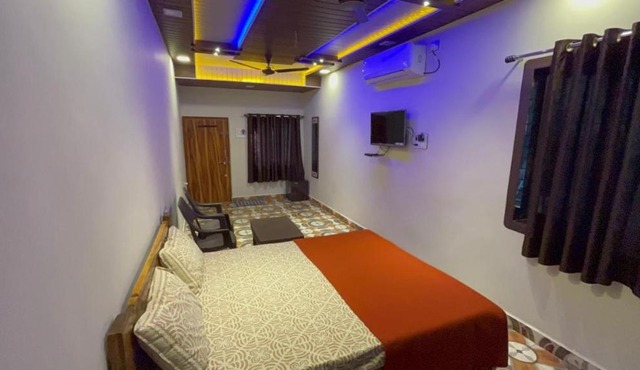 ओम करुणा निवास