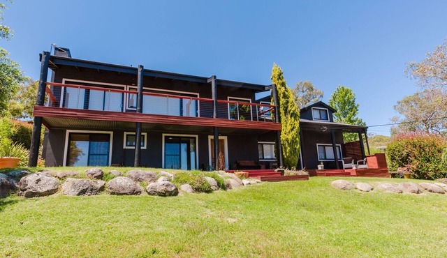 10 Kanangra Crescent - Entire