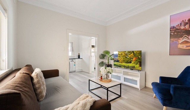 2-Bed Apartment Near Manly Beach