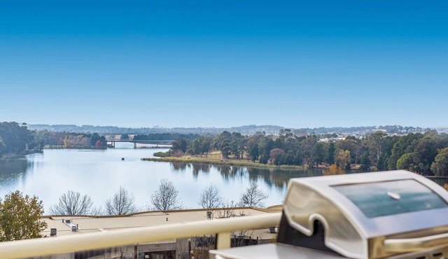 2-Bed Unit with Balcony, BBQ & Stunning Lake Views