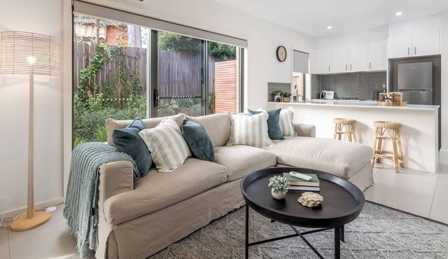 2BR 2bath townhouse in Garran