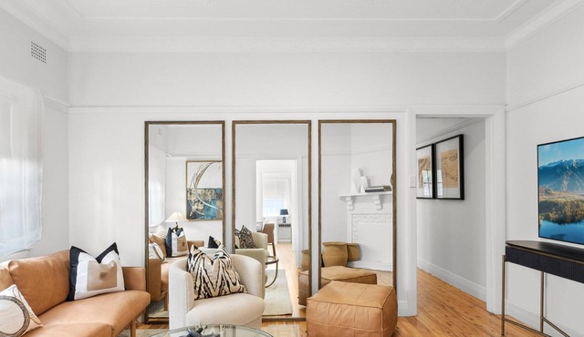 3 Bedroom Cottage - Near Cremorne Waters Edge!