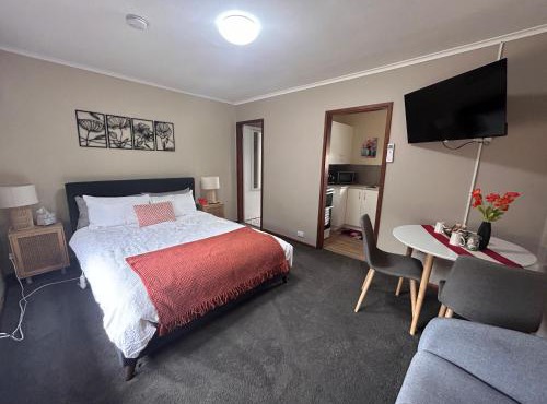 #3 Waddell Studio Apartment