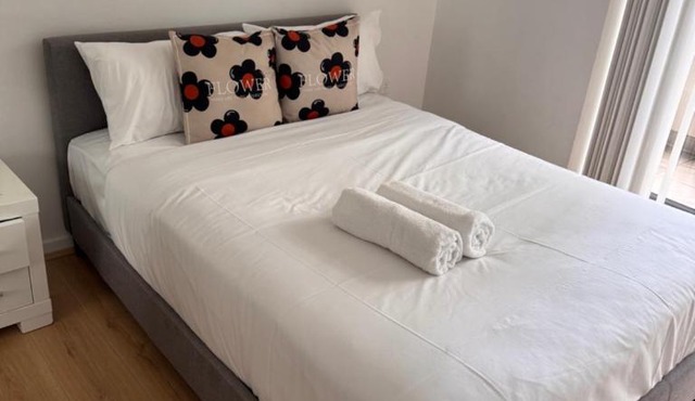 3Br in Liverpool For 8 ppl with Free 2 Parking Spots
