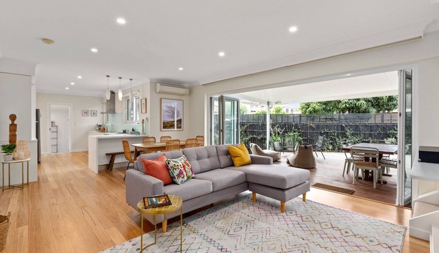4-Bed Coastal Family Vacation Haven with Garden
