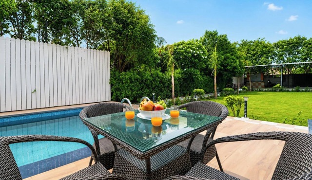 4 Bedroom Farmhouse With Private Pool In Noida