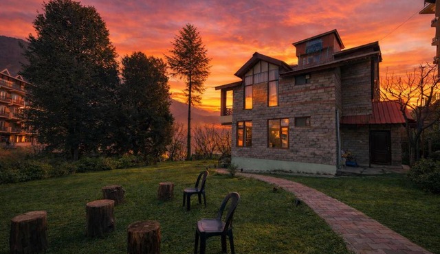 4 Bedroom Luxury Bungalow In Manali With Beautiful Scenic Mountain & Orchard View - #Private Bungalow #Premium Big rooms #Parking #Guest Preferred