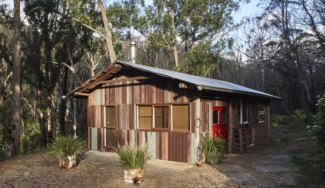 A bright spacious private timber cabin, on a beautiful 11acre off-grid property!