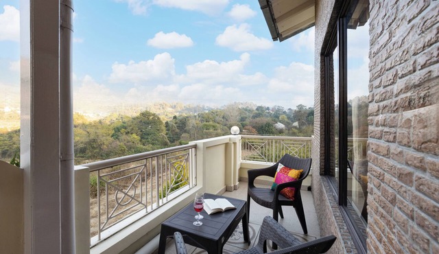 Alaya Stays Rainmist 4BHK PetFriendly