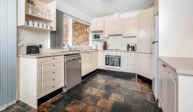 Argyle Square · Walk to City Centre / WiFi / Sleeps 10