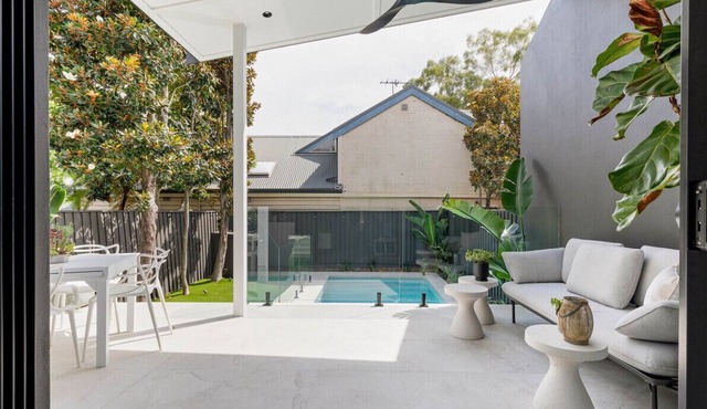 Balmain Resort: 3BR Home with a Pool