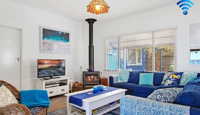 Bay Cottage – stunning water views of Callala Bay
