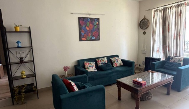Beautiful 3-bedroom apartment with AC in cool Noida neighborhood