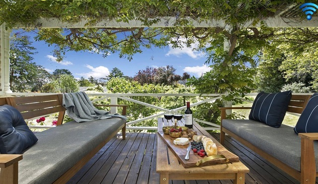 Bourne Cottage – book 3, pay 2 in May