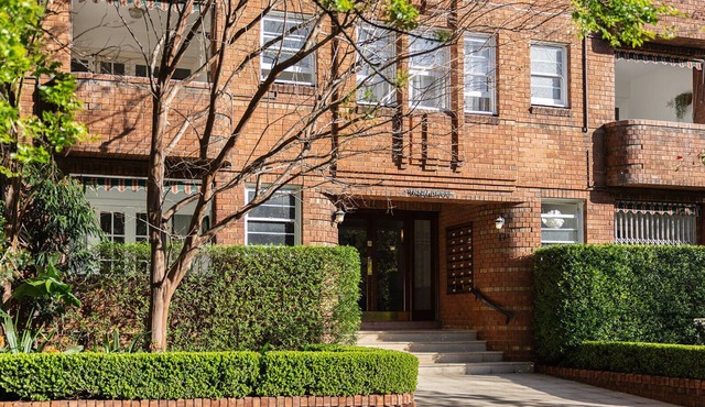 Boutique Stay in Sydney's Eastern Suburbs, Steps From City Icons with Parking