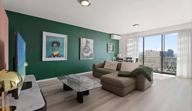Bright Stay in Sydney with Harbour Bridge Views