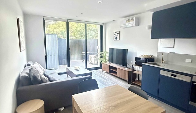 CBD | Pool | Sleeps 4 | Parking | Pets