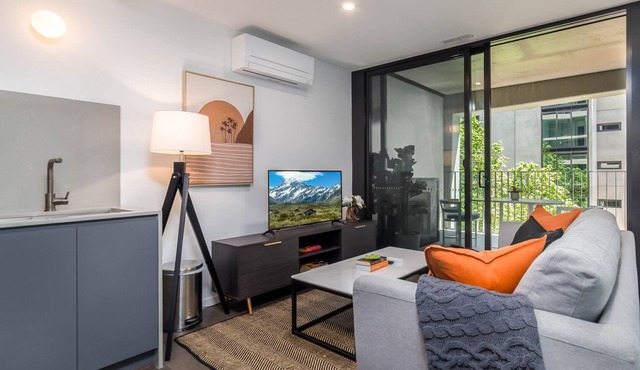 Center 2-Bed with Rooftop Pool & Secure Parking
