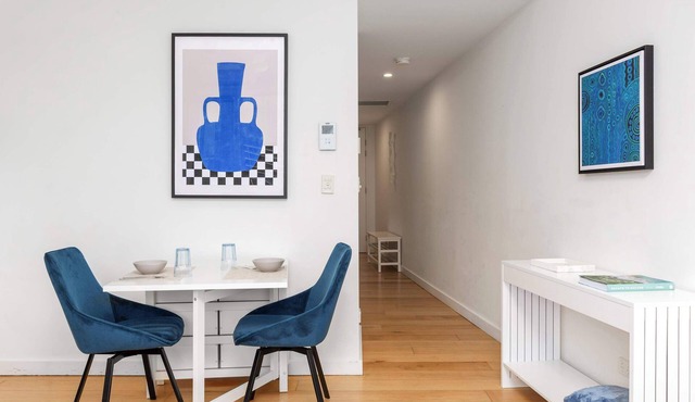 Central art-deco 1bed with balcony & aircon