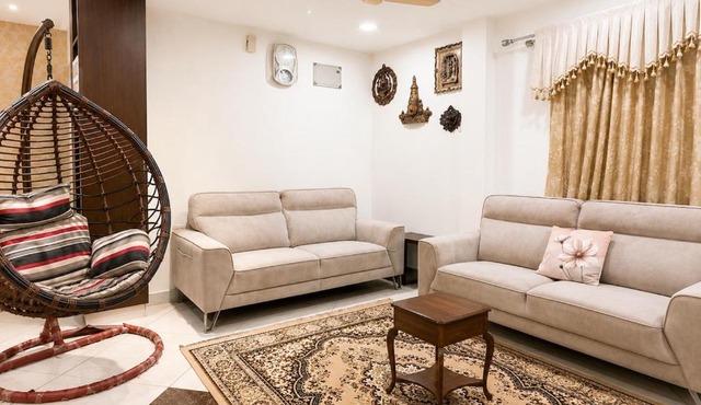Challa Mansion Luxury 2BHK near AMB AIG DLF