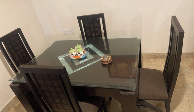 Charming 4-bedroom farmhouse with WiFi, AC in awesome Noida