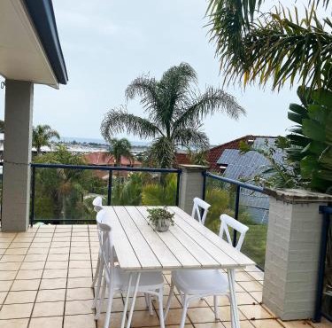 Cheerful/family friendly home with water views