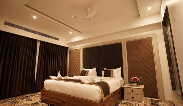 Classic Sapphire Ananta Bundi