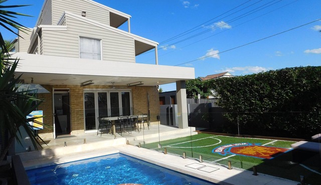 Clovelly Beach House With Pool. 4 bedrooms, parking, ocean views!