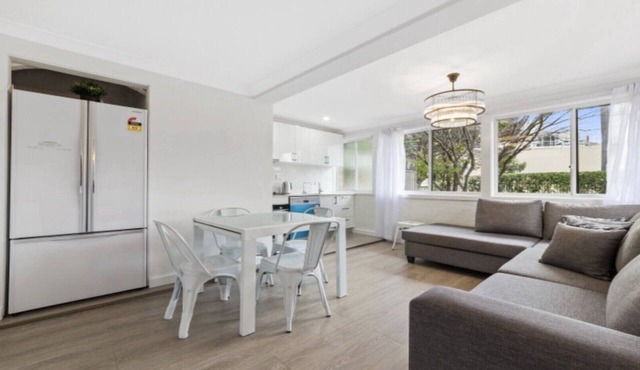 COASTAL COTTAGE - ETTALONG BEACH