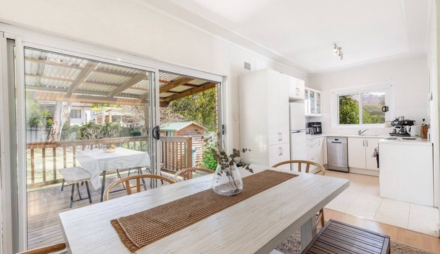 Coastal family living, just 1km to Cronulla Beach! The Lemon Tree house.