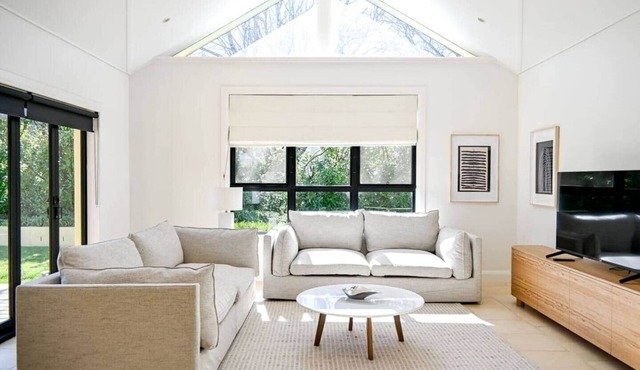 Contemporary 10-Person Haven w/Pool