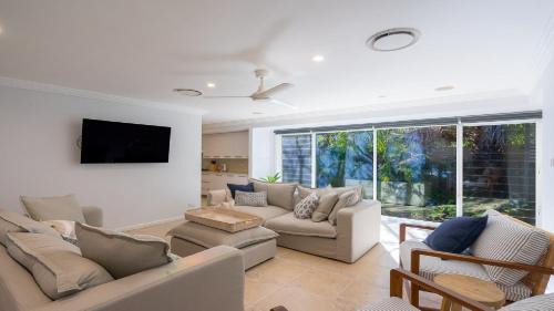 Coral Paradise - Metres From Beachfront