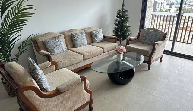 Cosy 3-Bed Room 2 bathroom 5 minutes to Swimming and Gym at Rosebery Apartment