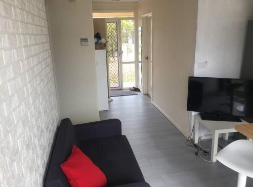 Dana-Private Room in a Shared House-Close to City & ANU-3