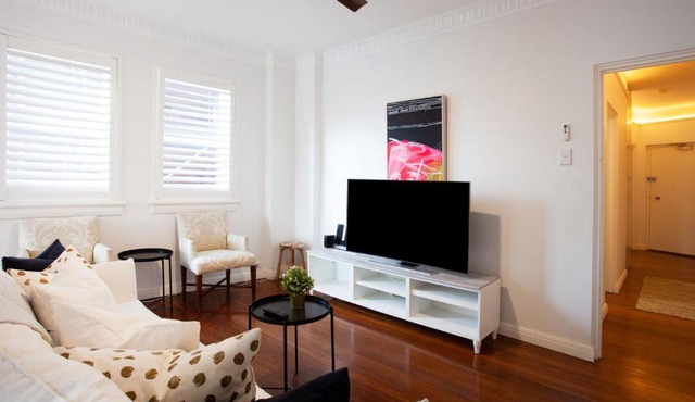 Deco Amour, Bellevue Hill Isyd