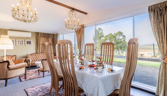 Dei Gratia High Tea House, 11A Loch Goyle Dr, Woodville - a quirky retreat with linen, aircon and Wi-Fi